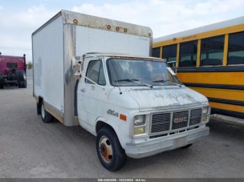  Salvage General Motors Cutaway Van