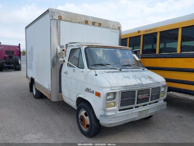  Salvage General Motors Cutaway Van