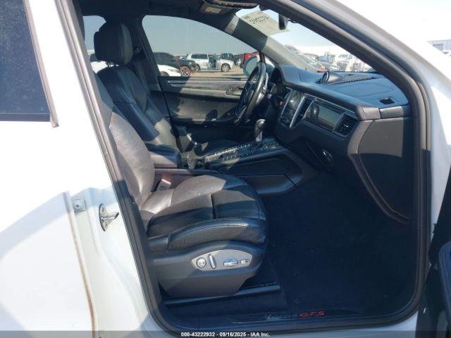 Porsche Macan Gts Image 12