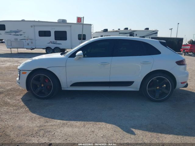Porsche Macan Gts Image 18