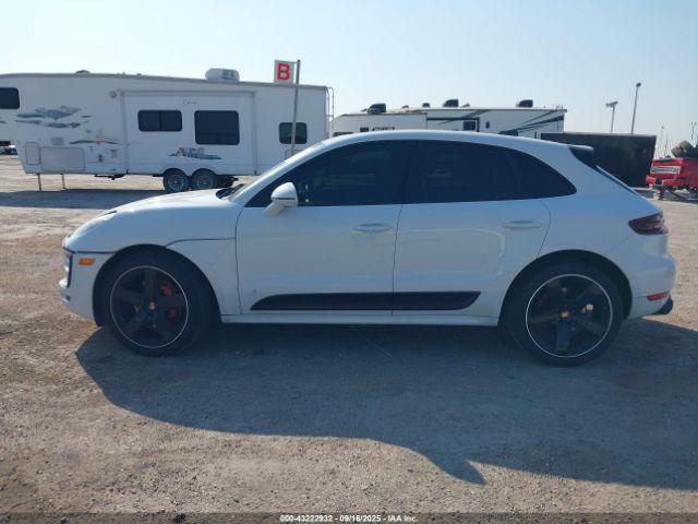 Porsche Macan Gts Image 18