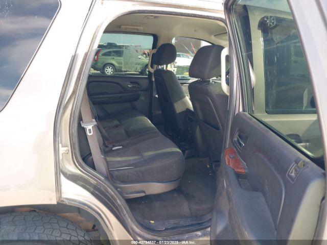 GMC Yukon Sle Image 13