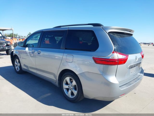 Toyota Sienna Le 8 Passenger Image 3
