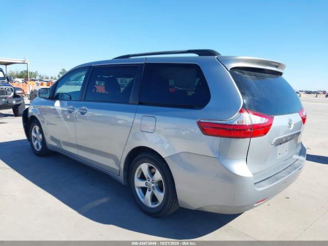Toyota Sienna Le 8 Passenger Image 3