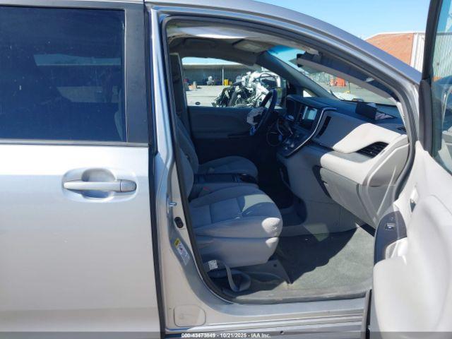 Toyota Sienna Le 8 Passenger Image 4