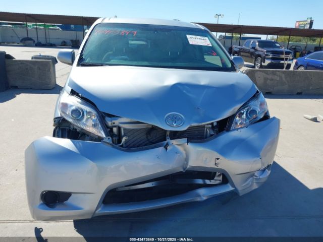 Toyota Sienna Le 8 Passenger Image 6