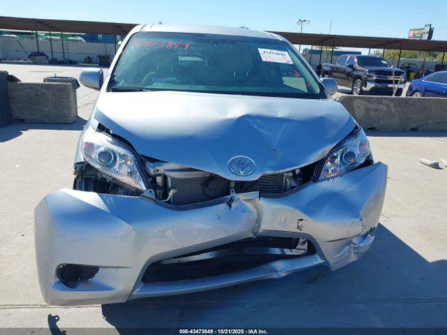 Toyota Sienna Le 8 Passenger Image 6