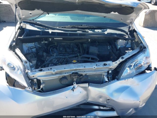 Toyota Sienna Le 8 Passenger Image 8