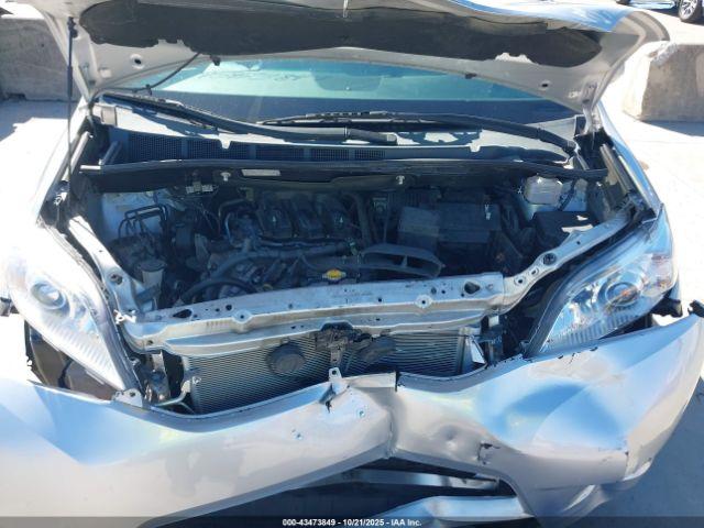 Toyota Sienna Le 8 Passenger Image 8