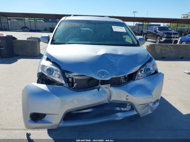 Toyota Sienna Le 8 Passenger Image 13