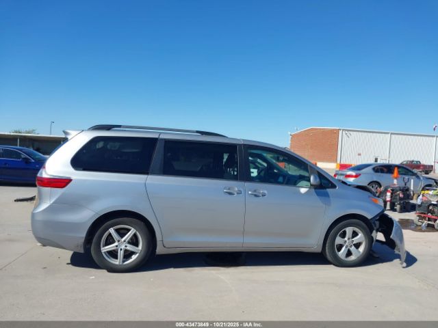 Toyota Sienna Le 8 Passenger Image 11