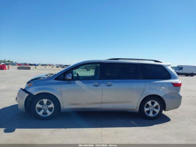 Toyota Sienna Le 8 Passenger Image 12