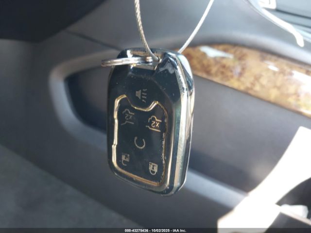 GMC Yukon Denali Image 8