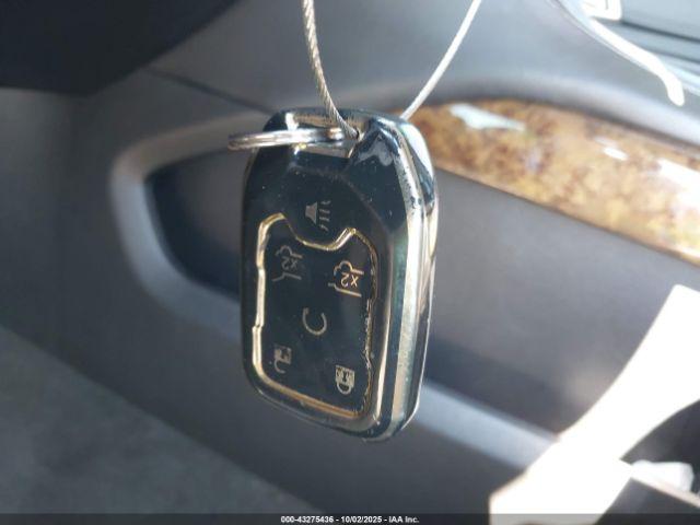 GMC Yukon Denali Image 8