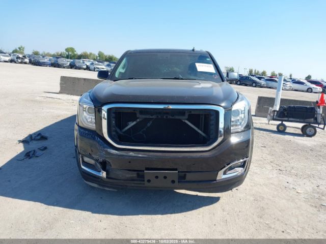 GMC Yukon Denali Image 13