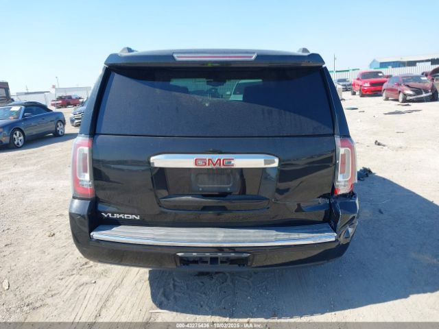 GMC Yukon Denali Image 10