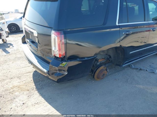 GMC Yukon Denali Image 11