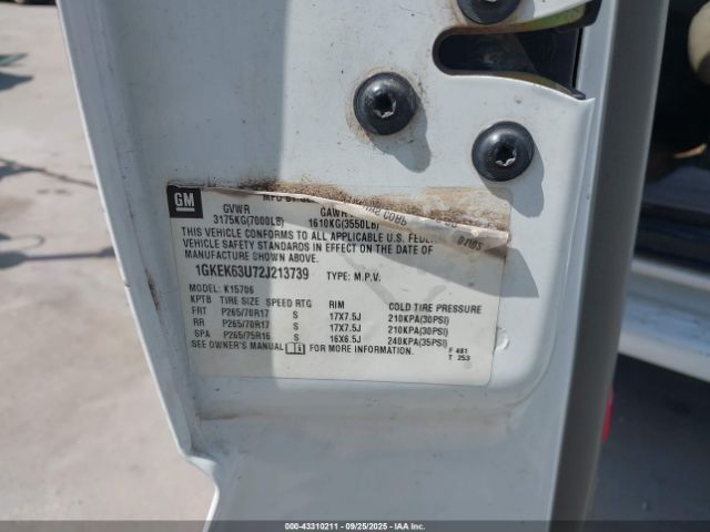 GMC Yukon Denali Image 10