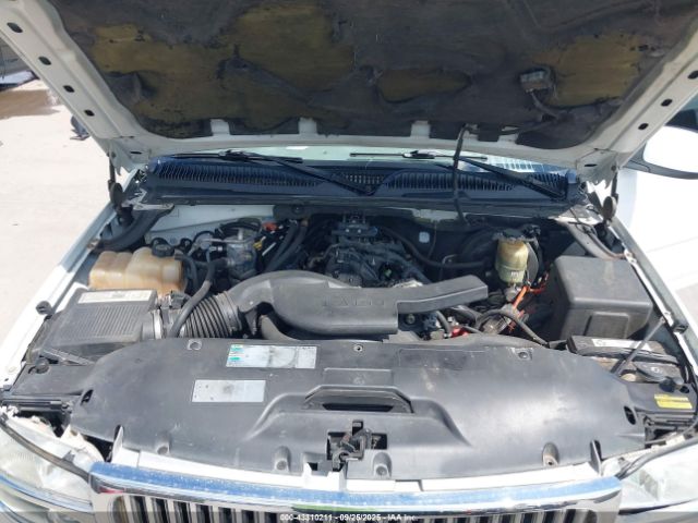 GMC Yukon Denali Image 7