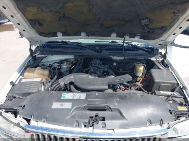 GMC Yukon Denali Image 7