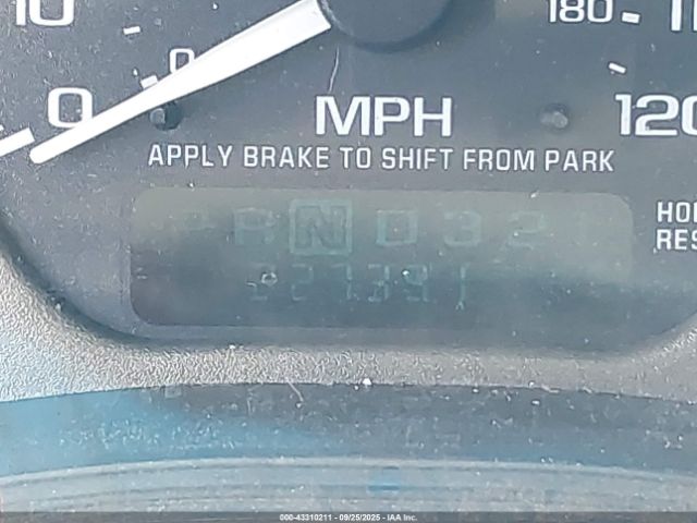 GMC Yukon Denali Image 14