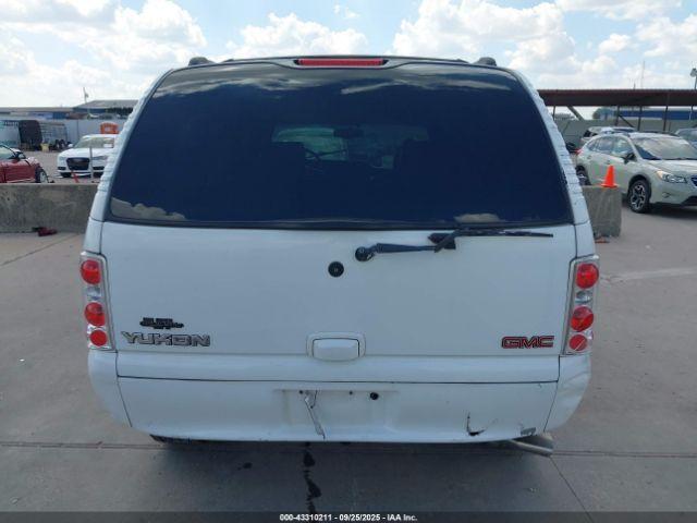 GMC Yukon Denali Image 13