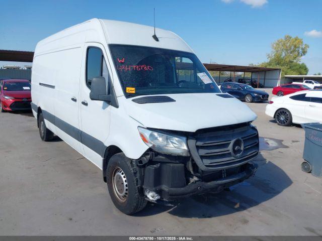  Salvage Mercedes-Benz Sprinter 2500