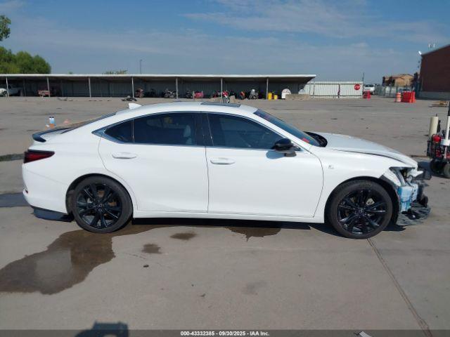 Lexus Es F Sport Image 15