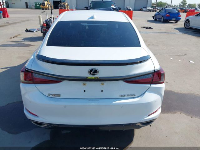 Lexus Es F Sport Image 17