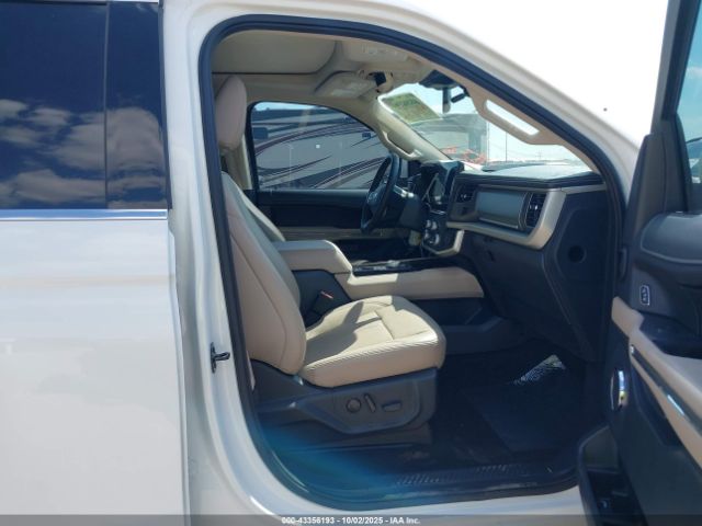 Ford Expedition Xlt Image 10