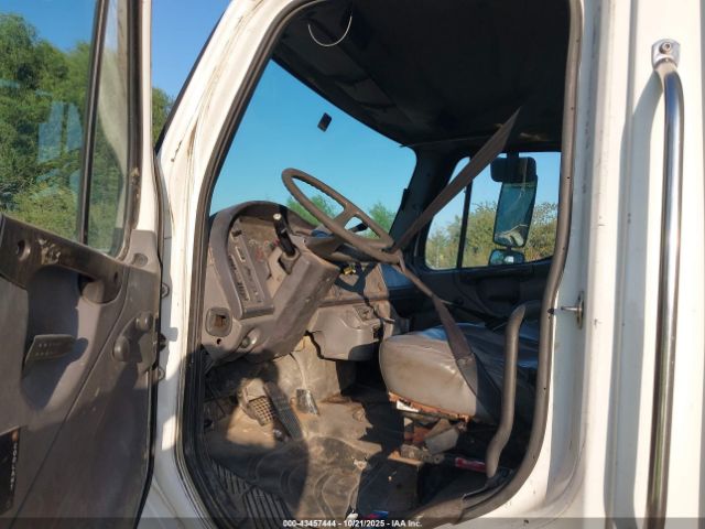 Freightliner M2 106 Medium Duty Image 5