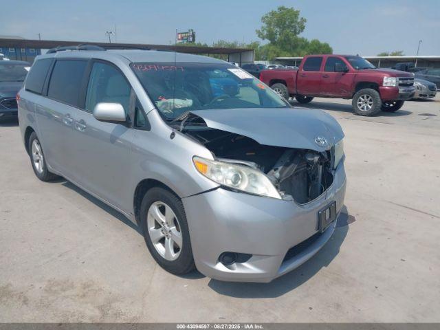  Salvage Toyota Sienna