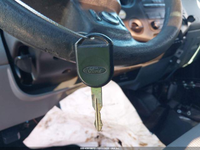 Ford F-250 Xl Image 8