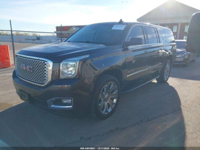 GMC Yukon Denali Image 5