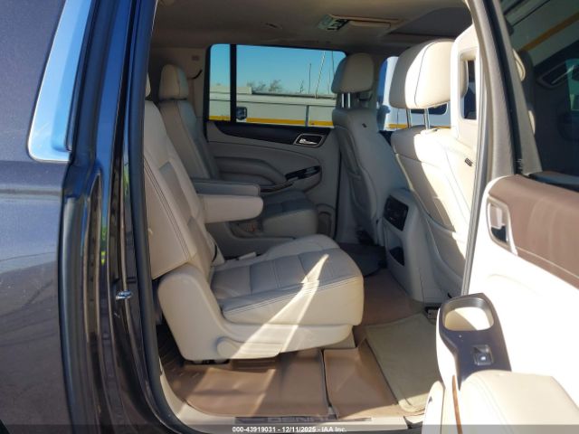 GMC Yukon Denali Image 4