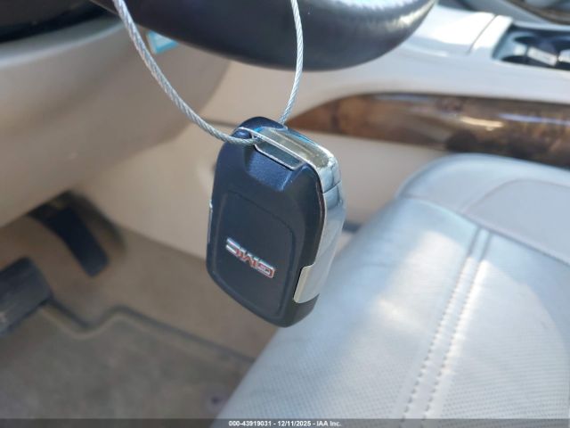 GMC Yukon Denali Image 13