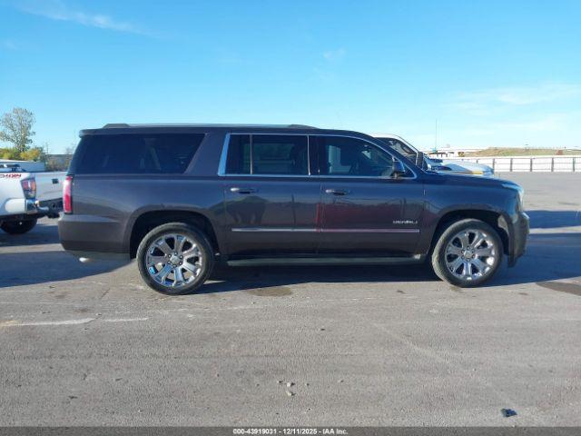 GMC Yukon Denali Image 8