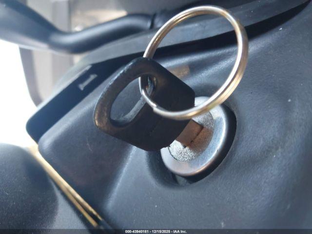 Ford F-350 Xl Image 13