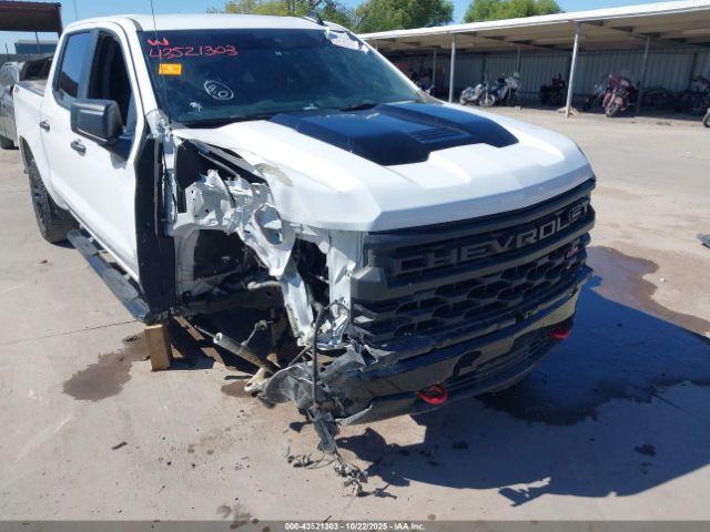 Chevrolet Silverado 1500 4wd  Short Bed Custom Trail Boss Image 4