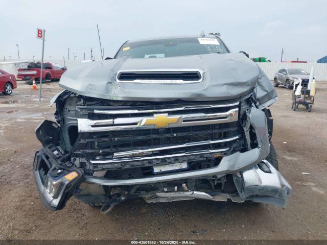 Chevrolet Silverado 2500 4wd  Standard Bed Ltz Image 13