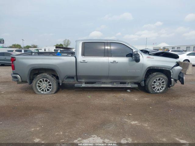 Chevrolet Silverado 2500 4wd  Standard Bed Ltz Image 15