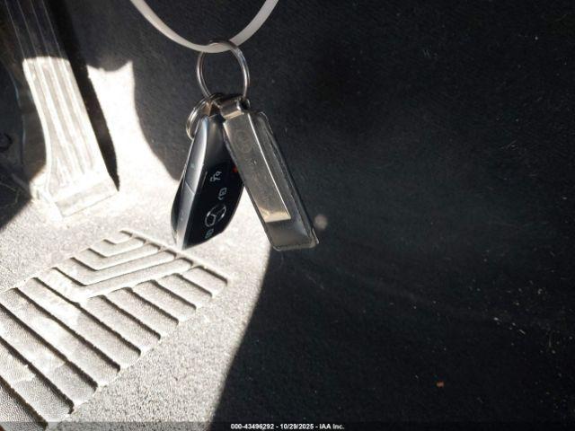 Mercedes-Benz E-Class Image 14