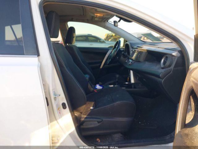 Toyota RAV4 Xle Image 4