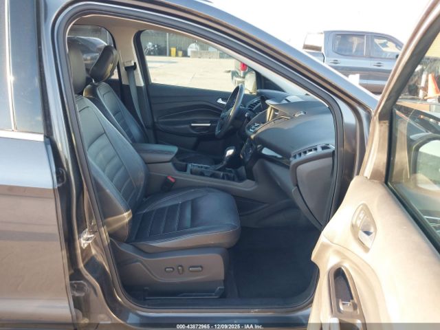 Ford Escape Titanium Image 2