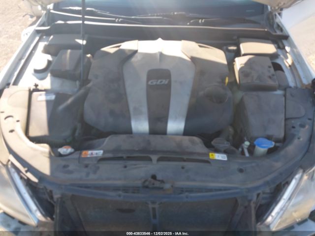 Hyundai Genesis 3.8 Image 9