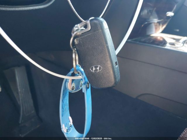 Hyundai Genesis 3.8 Image 2