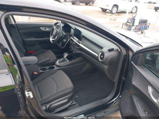 Kia Forte Lxs Image 14