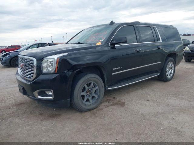 GMC Yukon Denali Image 3