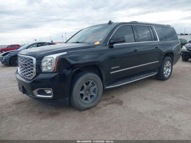 GMC Yukon Denali Image 3