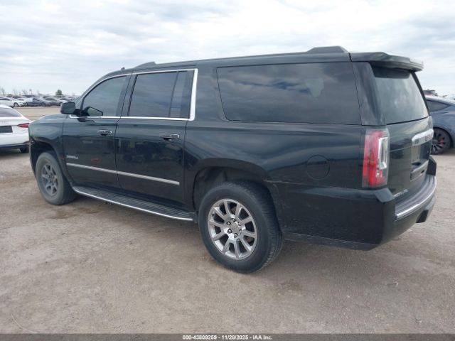 GMC Yukon Denali Image 6
